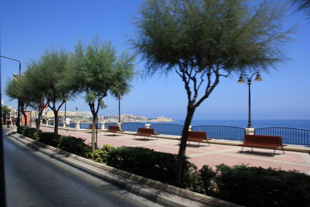 Splendid 2Br Apartment, Steps To St Georges Bay St. Julian's Exterior foto
